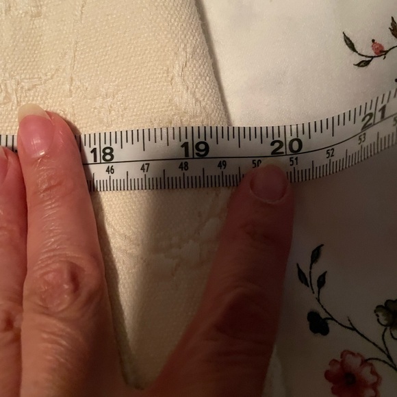 Elegant Italian Coat with Soft Broidery Pattern - Picture 11 of 11